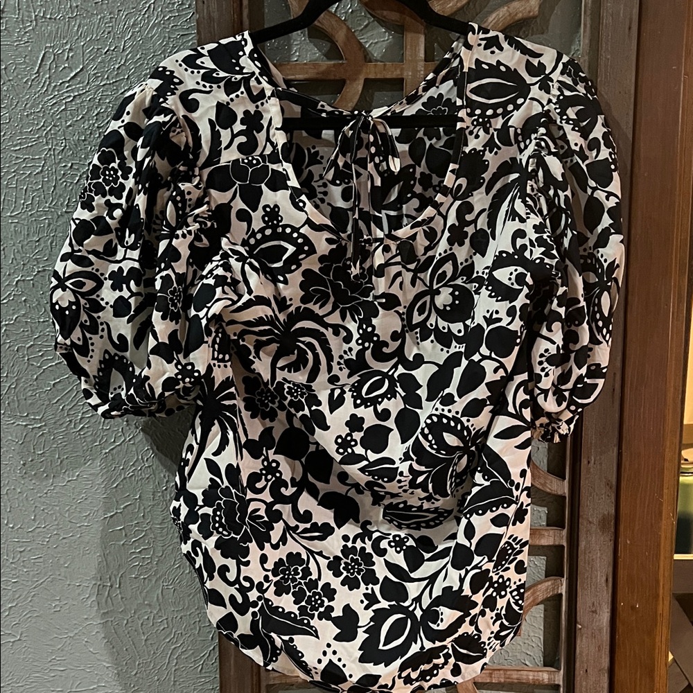 Ann Taylor Puff Sleeve Floral blouse